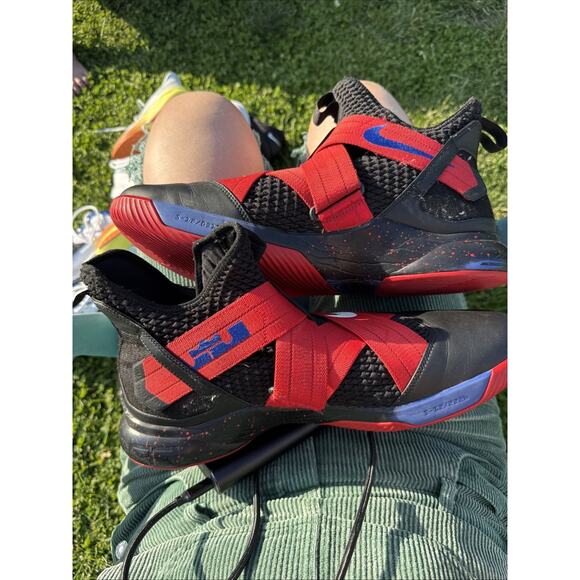 Athletic_Shoes